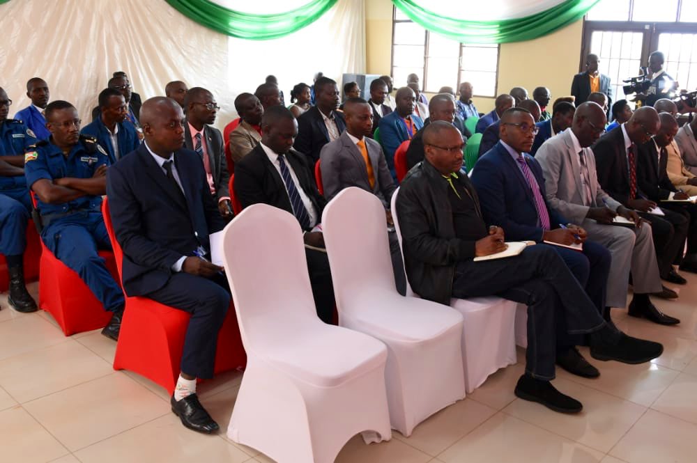 NtareHouse's tweet photo. #Burundi Le Président de la République S.E @GeneralNeva est à @MuramvyaProv où il échange à huis clos avec les Élus et les Responsables provinciaux sur les les stratégies et les défis liés au développement socio-économique de leur province. https://t.co/nhKdNCmOZs