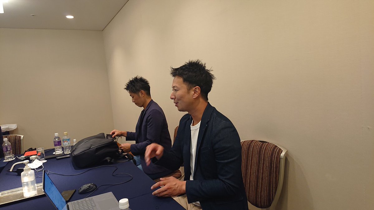 CommunitX's tweet photo. 皆様本日はオンライン設立イベントにご参加頂きまして、誠にありがとうございます。
想像を遥かに越える視聴者数にビビ、、、、いや、大変感謝いたします。
また、多数の不手際がありましたこと誠に申し訳ありませんm(_ _)m
次回改善させて頂きます。

#xtaxi
写真は取材に応える近藤代表理事 https://t.co/jkO7MrJrfS