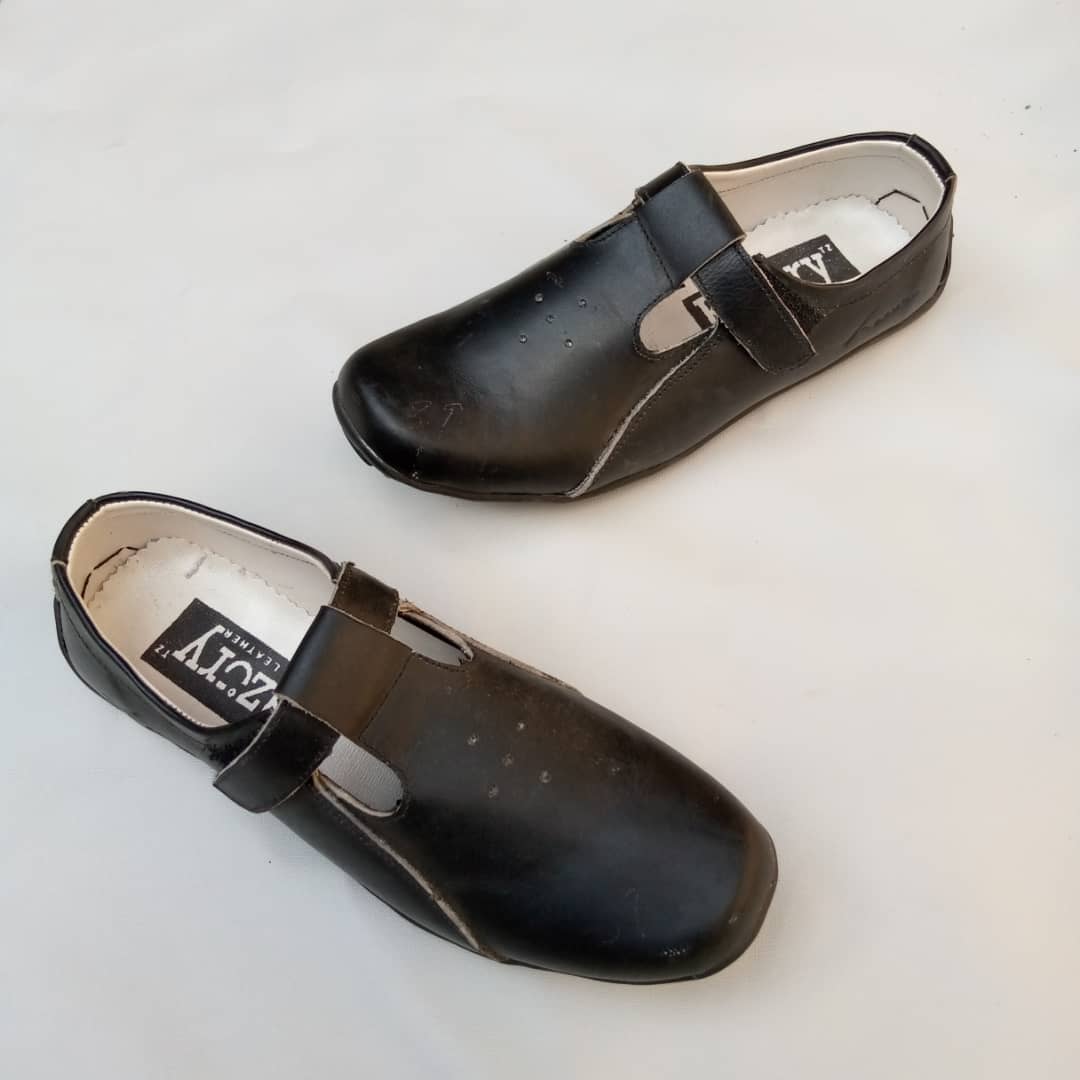 kazuryltd's tweet photo. Mzazi/Mlezi viatu bora vya ngozi vya shule vinapatikana @kazuryltd 
Size 25---39
Tzs 35,000
WhatsApp 0654639527
#schoolshoes https://t.co/gBjbTwfjy0