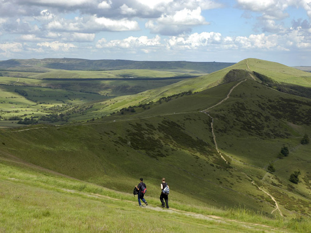 peakdistrict's tweet photo. Planning to visit the #PeakDistrict this weekend? Let's all be ambassadors for the outdoors by spreading the message of how to be #PeakDistrictProud.

🔥 No BBQs or fires
🗑 Take home what you bring
🚗 Park legally and considerately
😷 Follow #Covid19 guidance 
😊 #BeKindOutside https://t.co/1V53USA1ie