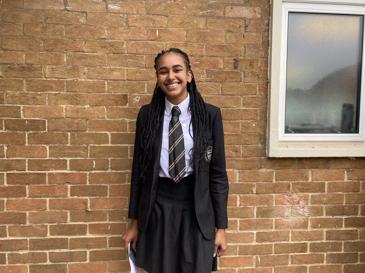TimSmith2021's tweet photo. 1/2 Celebrating our first group of @MagnaCartaSch Prefects https://t.co/6y28Gz7ZAn
