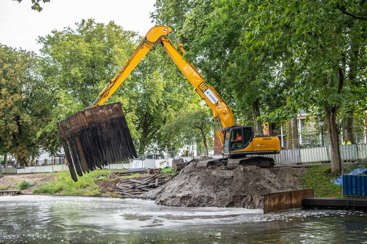 duicnl's tweet photo. Foto's: Utrechtse singel nu echt weer rond, laatste damwand weggehaald https://t.co/lzSGVDg2Cp via @duicnl #CU2030 https://t.co/JGN9Jw5anj
