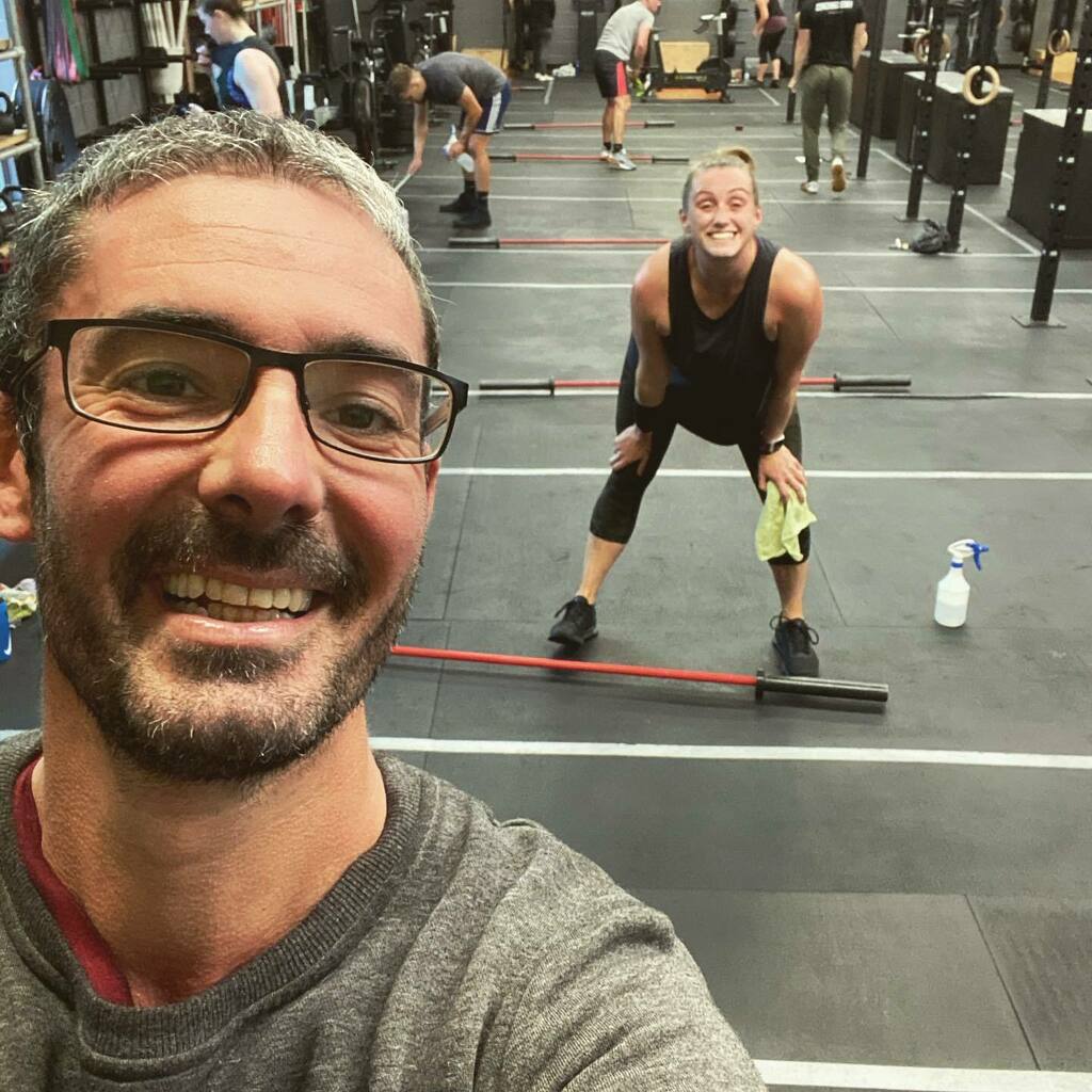 SnelfieTV's tweet photo. Happy #friyay! Another fun wod in the bag with @clareasaurus80
•
Paused deadlifts into 4 rounds of bike, cleans and STOH!
•
@methodtraininggym
@focusednutritionplan
•
#training #fitness #fitfam #friends #workout #methodtraining #crossfit #gaycross… https://t.co/F8jn3FMq3X https://t.co/4vpBMgSBL0