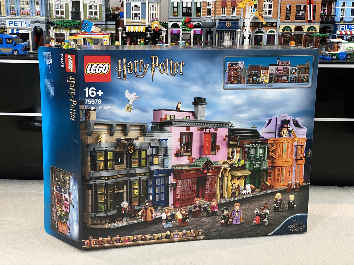 Rugger_Cub's tweet photo. Guess what I will be doing for the next few days... #geek #geekygay #musclegay #legogeek #diagonAlley https://t.co/MMPkbsqOjt