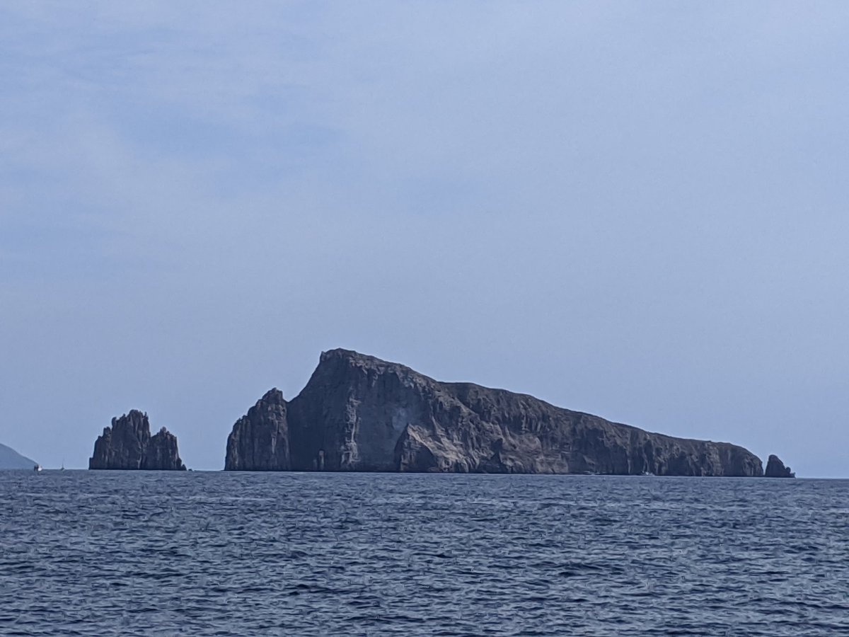mrinaudo's tweet photo. Views of #Stromboli, #ScoglioSpinazzola and #Basiluzzo, #Dattilo and #LiscaBianca I took from #Panarea #Italy https://t.co/qtmesSdq63