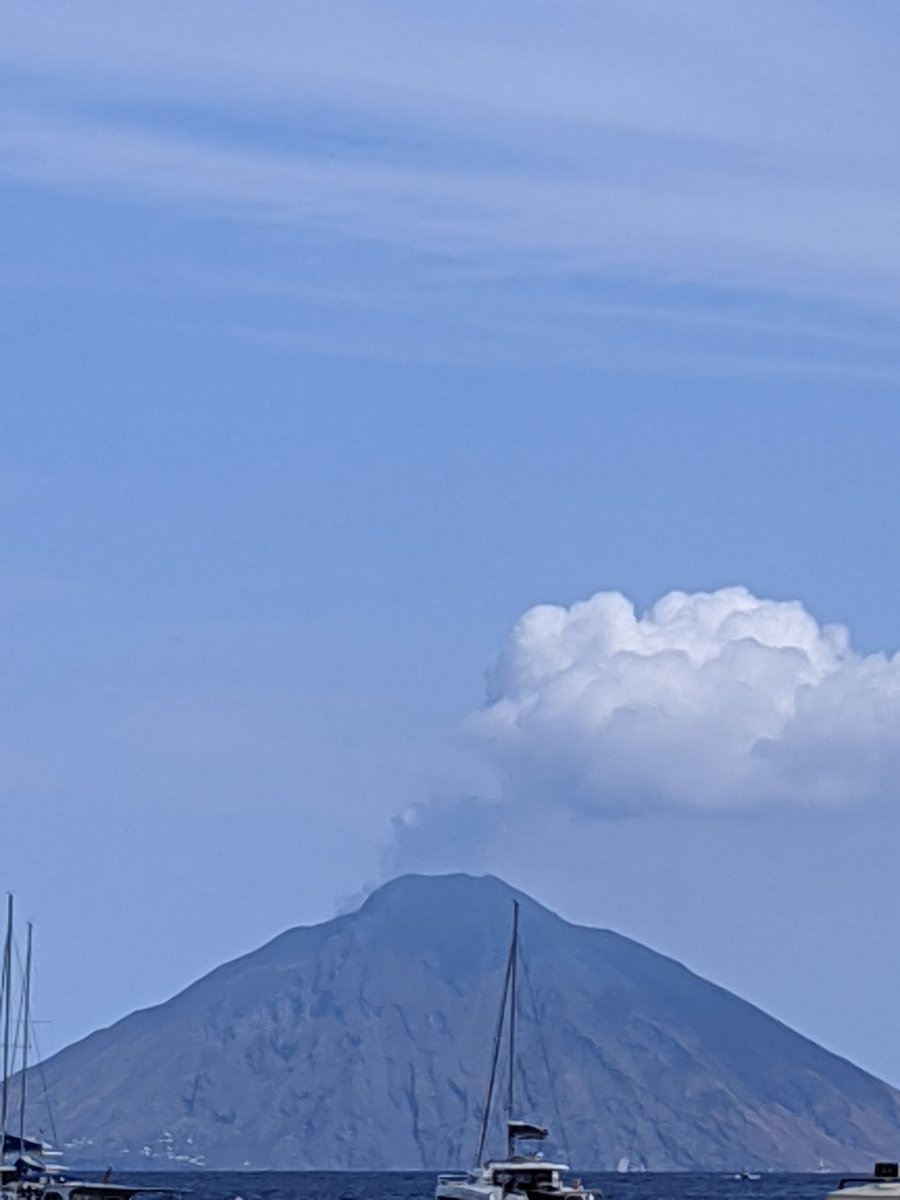 mrinaudo's tweet photo. Views of #Stromboli, #ScoglioSpinazzola and #Basiluzzo, #Dattilo and #LiscaBianca I took from #Panarea #Italy https://t.co/qtmesSdq63