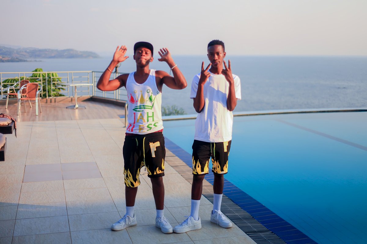 Kadaffi_Pro's tweet photo. #Ngaho by
@papacyangwe
now out! every where yooo go check this hit wherever #Cuma #RwOT #RwotGain
@KimomoRocky
#rockyentertainment #kadaffipro #flatpictures
.link👇👇👇👇
https://t.co/OO6h4dqwHz https://t.co/UYz8OFv4kq