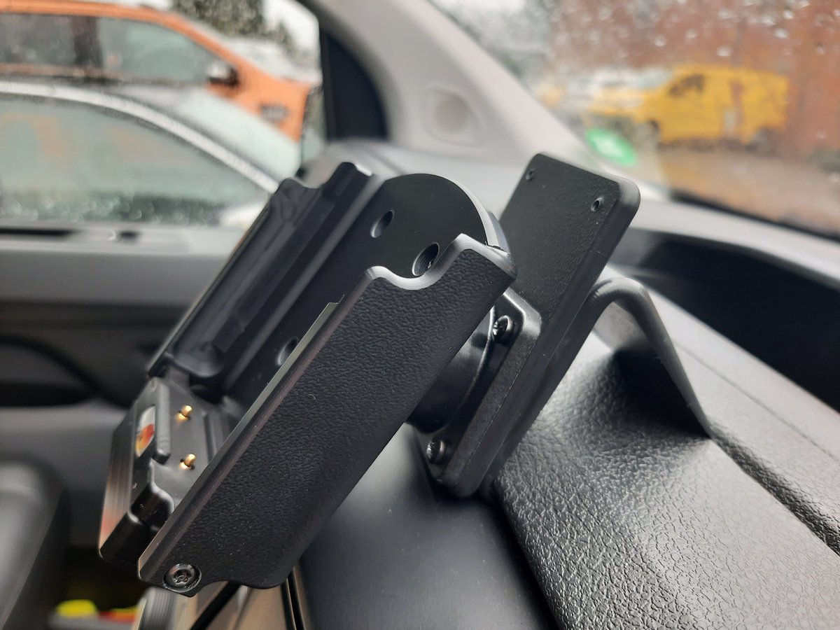 toughtechnology's tweet image. Tidy &amp;amp; straightforward install of @BroditUK powered vehicle cradle for our demo #SamsungXCoverPro into our works van this week. Mounted onto a specific #ProClip for the Toyota ProAce van. We provide a range of mount solutions for hardware in your vehicles.