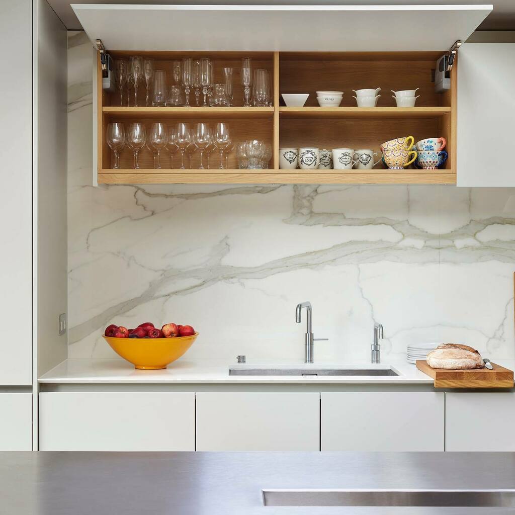 roundhouse_dsgn's tweet photo. Simple, wall hung cabinets on a stunning marble splashback - simple design, expertly done
-
-
-
#marblesplashback #roundhousedesign #roundhouse #interiordesign #contemporarykitchen #roundhousekitchens #roundhousekitchen #roundhousekitchendesign #luxur… https://t.co/Ovm7NRCKpd https://t.co/6wenOop1SS