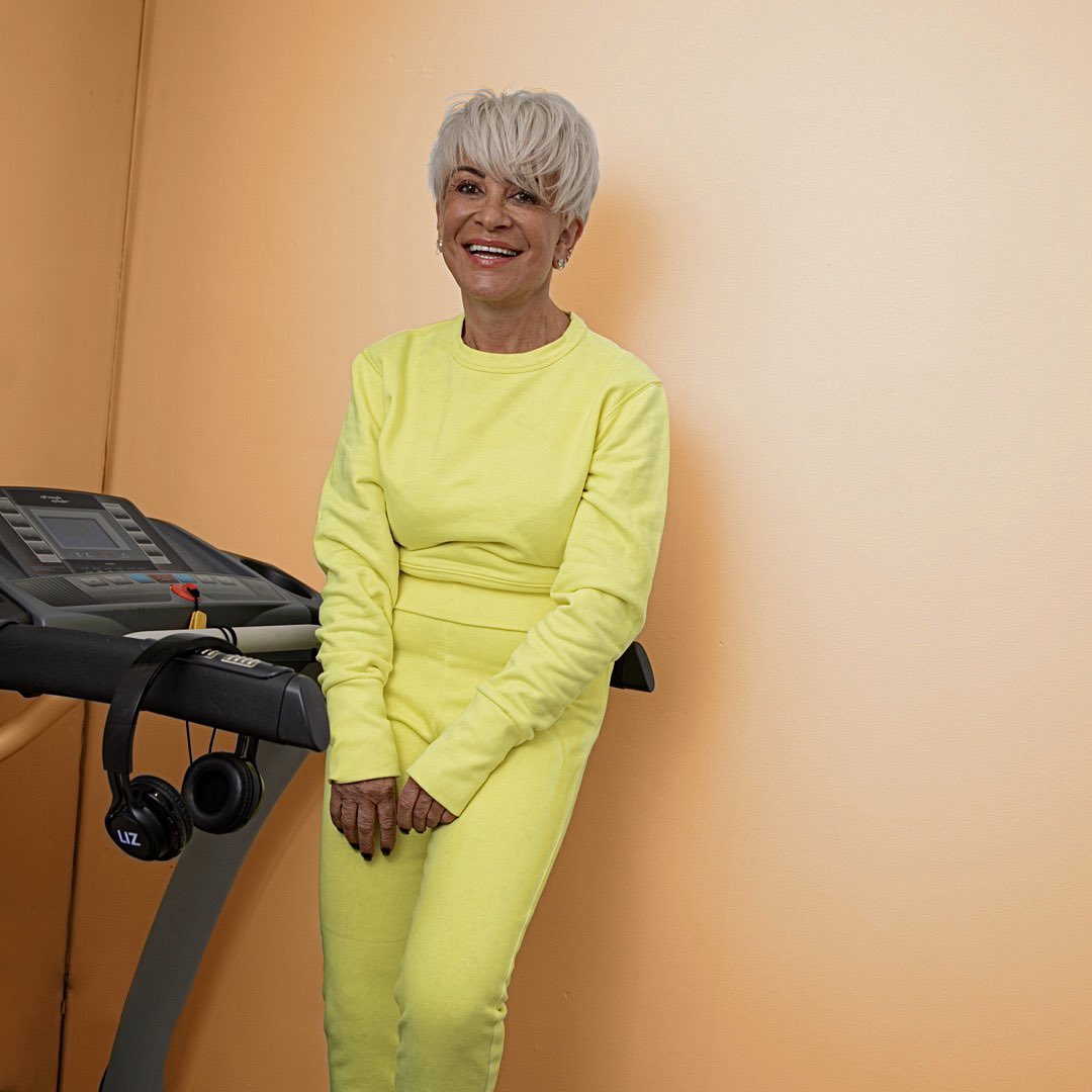 ConsultancyLiz's tweet photo. My lightbulb place (cue comments saying I look like a💡). On a serious note, as a public and motivational speaker I tell people to find their creative place. Mine is the treadmill, some of my most crazy and imaginative ideas have been born from here. What’s your lightbulb place? https://t.co/XkjIysoksU