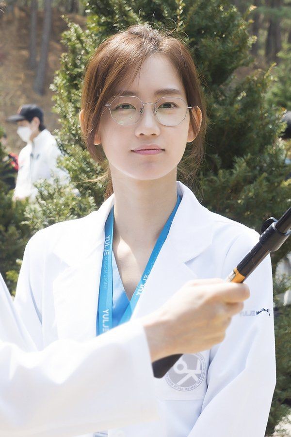 Why Dr. Jang Gyeoul is not as cold as winter, a long thread.I have compiled most of Dr. Jang Gyeoul’s scenes to give a detailed explanation… hope you take the time to read, thank you.