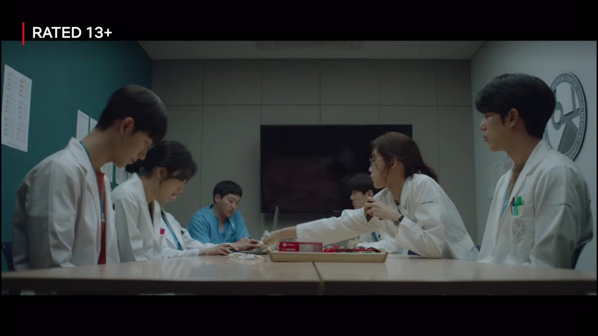 Episode 4 Chocopie Scene: In this scene we can Dr. Jang happily enjoying her pastry while listening to the meeting, when she noticed that the other residents and interns aren’t eating, She took the initiative of giving everyone snacks. This further proves that she instinctively-