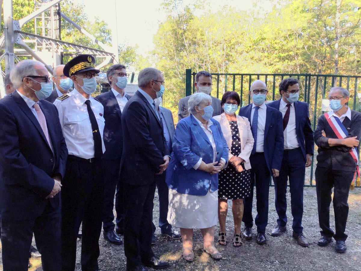 ArduinEric's tweet photo. Inauguration d’un nouveau pylône de téléphonie mobile 4G en @cddordogne en présence de @j_gourault . Le #NewDealMobile va apporter de la connexion THD aux concitoyens de #SaintHilairedEstillac et de #Villamblard @FFTelecoms https://t.co/xGSlOry42D
