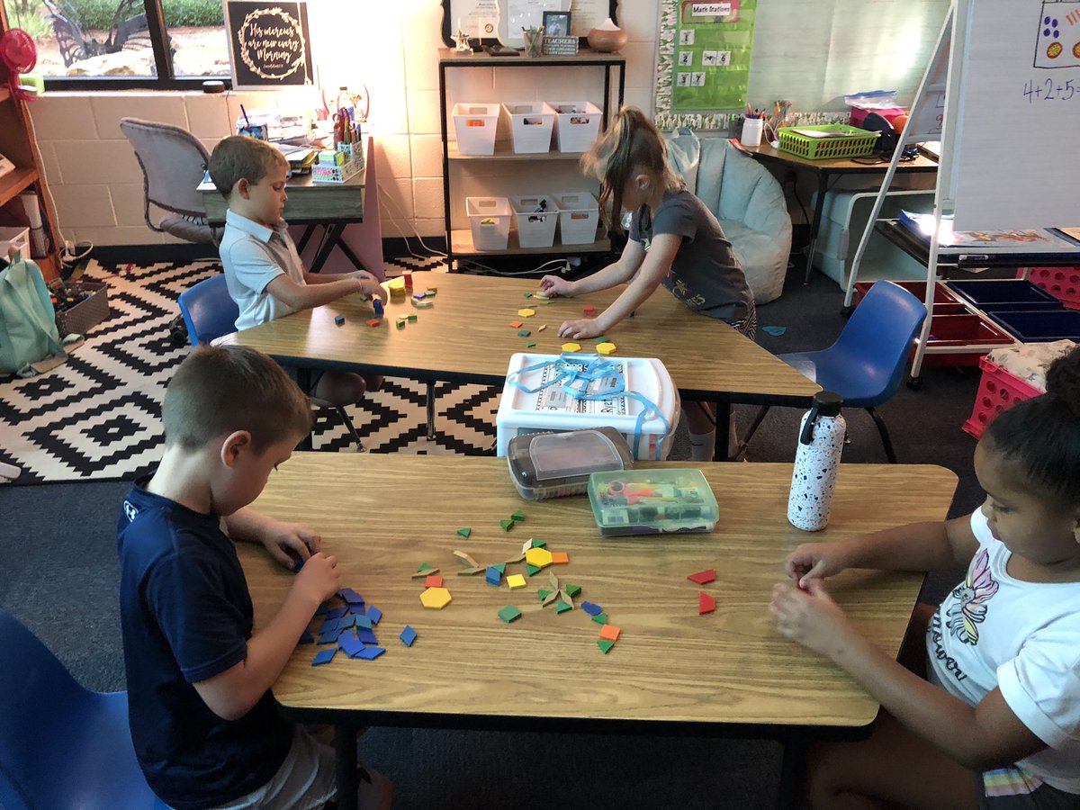 pretzels_s's tweet photo. Classifying shapes by physical properties #itsbetteratrann https://t.co/PXPmNUoGjs