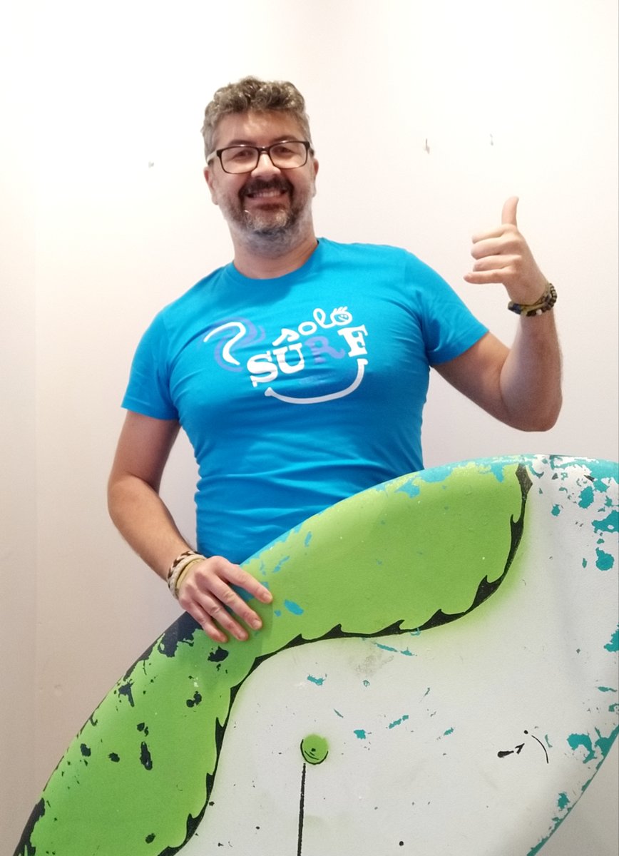 CIberoamerica's tweet photo. Y ahora para los fans de otro autor que no hace más que sumar premios: @ElVeraLuque. Con tabla y todo, en el homenaje a la asociación #SoloSurf por su primera década.

Corre a ver la exposición, abierta en la Casa de Iberoamérica: https://t.co/AaDcouxNFI https://t.co/JgpSateLOF