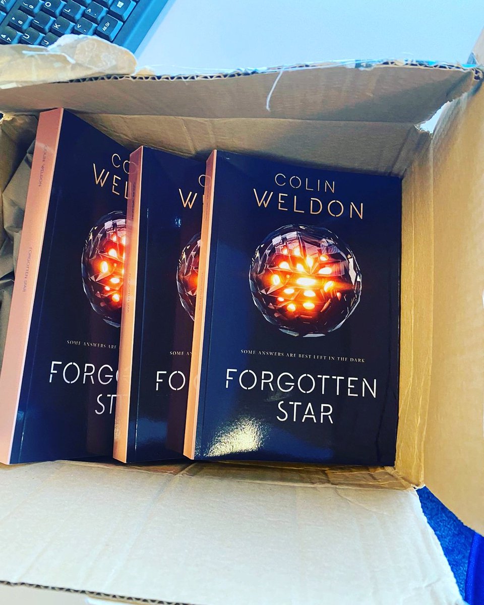 colinweldon's tweet photo. When your hard work arrives in the post... Hope you like it 🙂

#IARTG #scifibooks #forgottenstar #KindleUnlimited #WritingCommunity https://t.co/3yFWjzVWRi