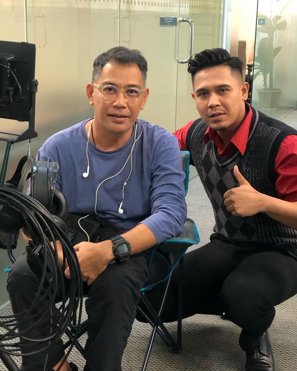 AmeerulAsyraf's tweet photo. Jangan lupa saksikan Drama Umar Hatta jam 6 petang ni di saluran @salamhd113 terbitan @a.aidaproductionsdnbhd
Direct by @rusdiramliofficial , jangan lupa tweet2 skali okay guys π
#umarhatta #aaidaproduction #salamhd #ameerulasyraf #alhamdulillah https://t.co/DdWovIk2vD