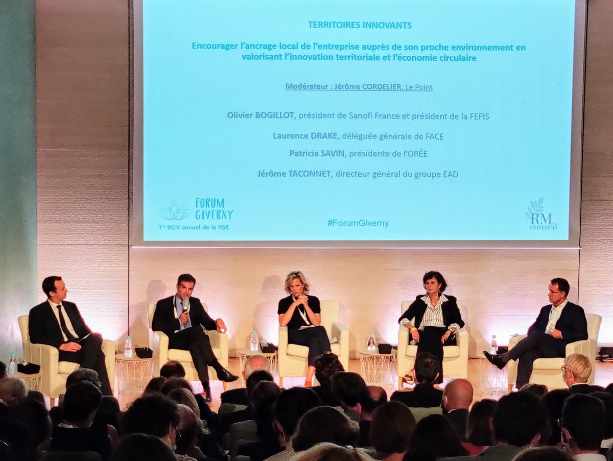CercledeGiverny's tweet photo. Place à table ronde "Territoires innovants" en présence d'Olivier Bogillot, de @LaurenceDrake_ @patsavin et Jérôme Taconnet #ForumGiverny https://t.co/wg7zRHcNWJ