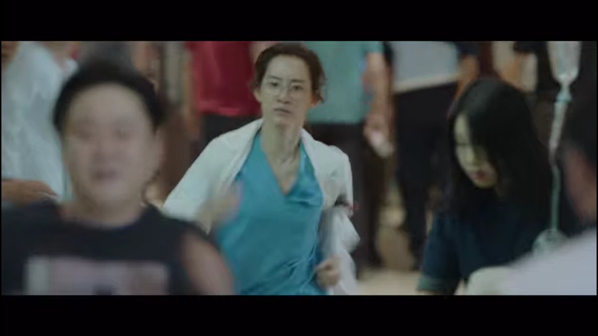 an applause. Yulje is a big crowded hospital, there is a chance the abuser could get away, but because of Dr. Jang with the help of SongHwa, she is able to prevent him from running away even if she gets kicked on the face. Her dedication to chase the bad guy is worth melting for.