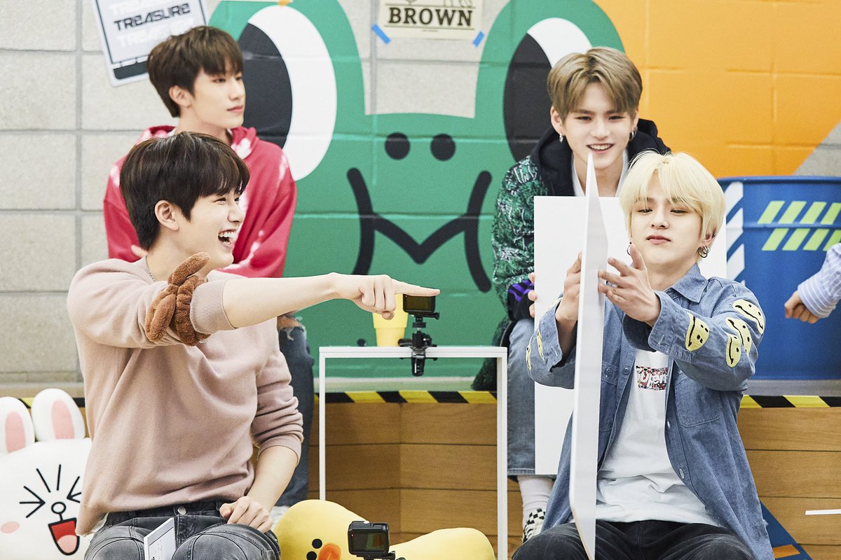 _LINEFRIENDS's tweet image. We've had this on repeat umm... Twelve times?
'Cause once just wasn't enough. 👀

If you haven't watched #TREASURESTUDIO EP01,
check it out NOW!
👉 lin.ee/YLVPeak/hntj

💎TREASURE STUDIO💎
Every Tuesdays &amp;amp; Fridays, 11AM (KST)

#TREASURE #TREASUREMAKER
#YG #LINEFRIENDS