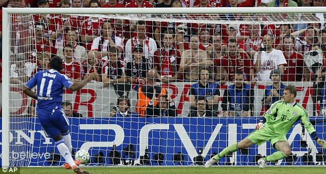 ChelseaChadder's tweet photo. I'm working on a new #Chelsea project.

Tweet me your iconic Chelsea moments in photos. Here are some examples. https://t.co/jXx3LXepW7