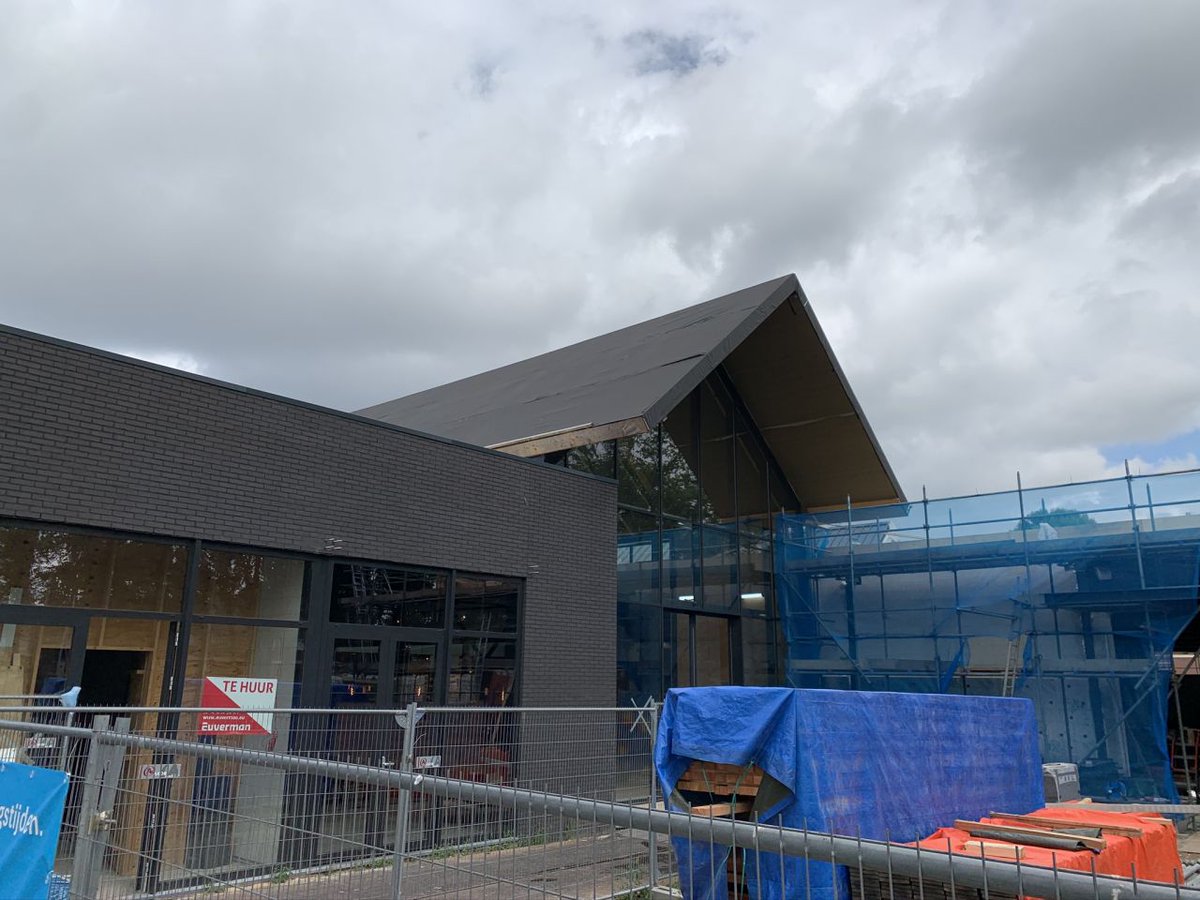 lesscherinstall's tweet photo. Inmiddels zijn wij al geruime tijd bezig met de verbouwing van winkelcentrum Stroink in Enschede. Samen met Akor Bouw b.v. wordt er overal hard gewerkt in het winkelcentrum.

Meer info: https://t.co/eZHQQTjmlS https://t.co/NMXE5oc0gL