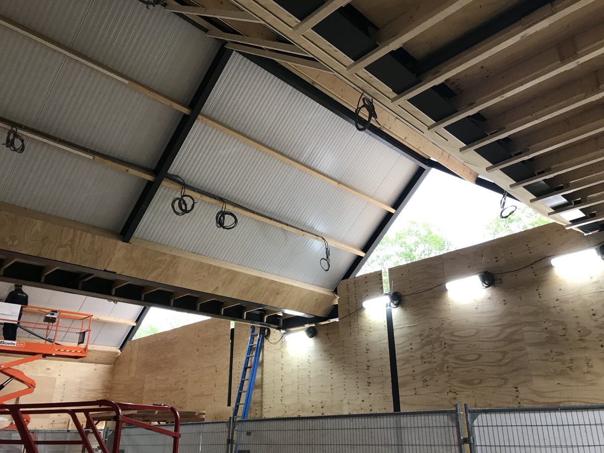lesscherinstall's tweet photo. Inmiddels zijn wij al geruime tijd bezig met de verbouwing van winkelcentrum Stroink in Enschede. Samen met Akor Bouw b.v. wordt er overal hard gewerkt in het winkelcentrum.

Meer info: https://t.co/eZHQQTjmlS https://t.co/NMXE5oc0gL