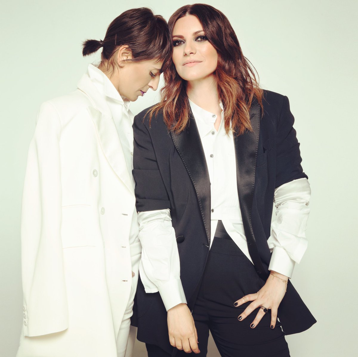 LauraPausini's tweet photo. .@LaBebeBellota y yo somos dos mitades que forman una verdad. ¿Ya habéis escuchado nuestra canción? ¿Y habéis visto nuestro nuevo videoclip? 

Io e @LaBebeBellota siamo due metà di una sola verità. Avete già ascoltato la nostra canzone insieme? E il videoclip? 

#VerdadesAMedias https://t.co/GKTZR460I0
