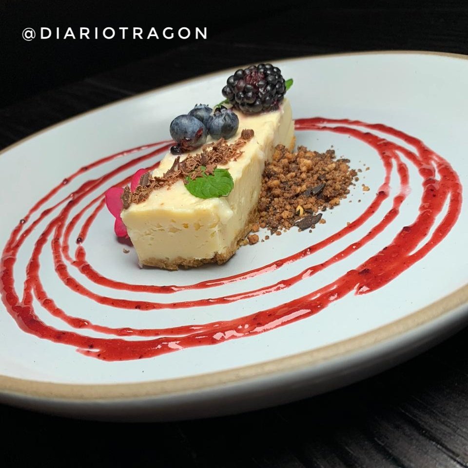 DiarioTragon's tweet photo. #Tragon una buena cena es para cerrar con algo muy bueno, y el #cheessecake de #Guanábana con tierra de tortilla quemada en MUTANTE RESTAURANTE vale la pena! Pidelo! 🤘🏻🧔🏻
.
📍López Cotilla 1937 y Francisco Rojas González #Guadalajara https://t.co/R4e3khJcsy