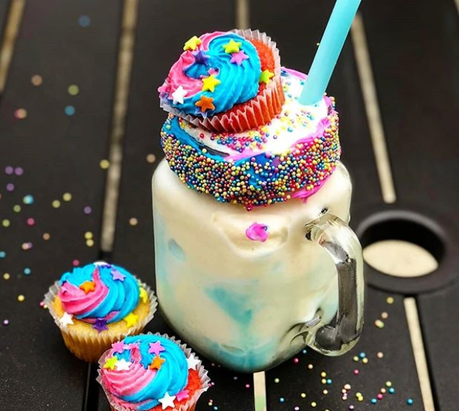 delivast's tweet photo. Warmer weather calls for fun drinks!

This kind of drink is only fitting to welcome the first Friday of the Fun Season

drink and image is courtesy of @Charlie_Barman

#delivast #delivastapp #onlinedeliveryplatform https://t.co/cvpCeTBu3W