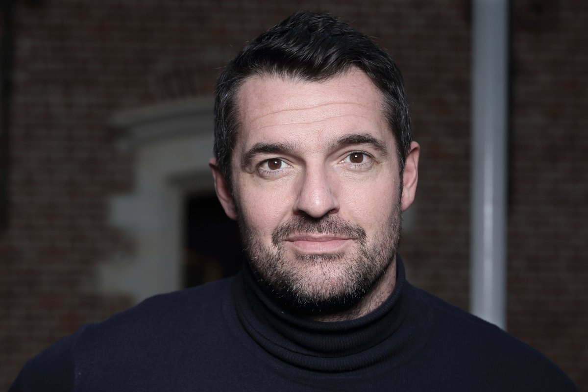 TF1Pro's tweet photo. Samedi 05/09 17h50 @TF1
Arnaud Ducret est à l'affiche du biopic sur Grégory Lemarchal #PourquoiJeVis
Il sera également sur scène à partir d'octobre avec son nouveau spectacle #ShowTwo
Cet acteur aux multiples talents est le #Portrait de la semaine dans @50inside https://t.co/gnP1WvpymJ
