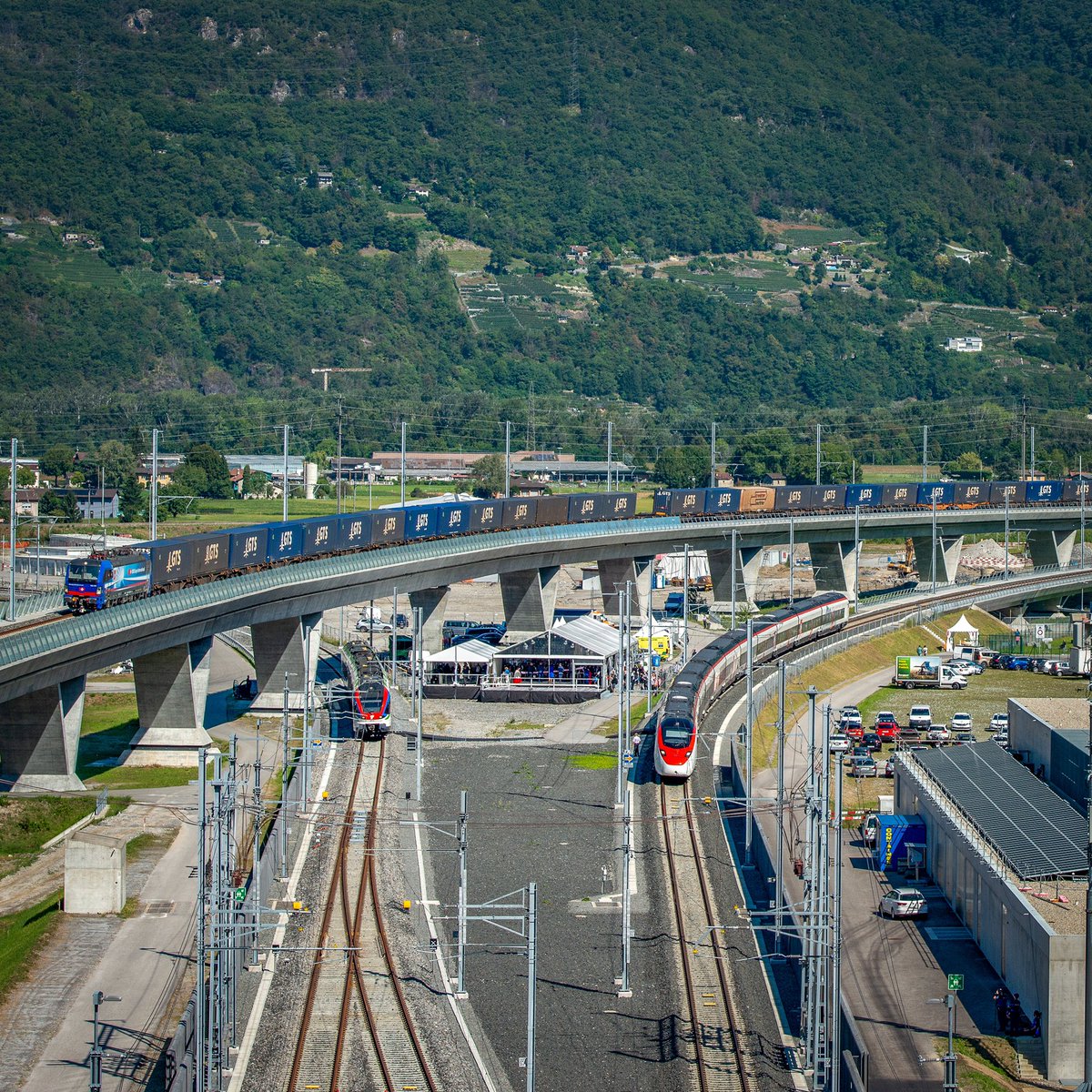 Der Ceneri-Basistunnel ist eröffnet!
Viva il treno, viva il Ticino, viva la Svizzera!
#ceneri2020 https://t.co/qUjgwhkEWW
