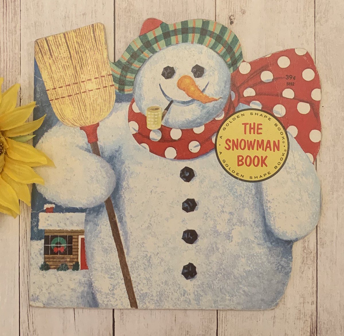 LadybugsTwo's tweet photo. Vintage 1977 The Snowman Book, Golden Shape Book, Children's Book, Storybook, Shape Book, Mid Century Book, Junk Journal, Picture Book #etsy #birthday #white #christmas #red #winterbook #goldenshapebook #shapebook #midcenturybook #booknook https://t.co/thzj9NGqMz https://t.co/gXbt4C9uBW