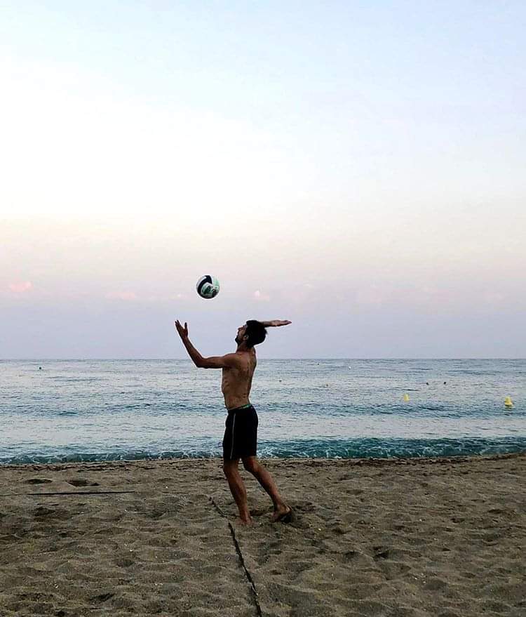 TheSportswallah's tweet photo. Friday call for beach volleyball 🤾‍♂️ @DjokerNole

#tennis #misstennis #beach #beachvolleyball #differentsport #timepass #chilling #playthegame #sportswallah https://t.co/dwJMT5aqP3