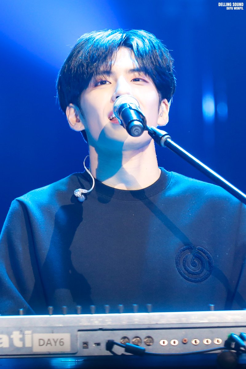 Delling_Sound6's tweet photo. 191221 The Present
아~ 왕자 무대 보고싶어
#DAY6 #데이식스 #원필 #WONPIL https://t.co/QTKhrs7neg