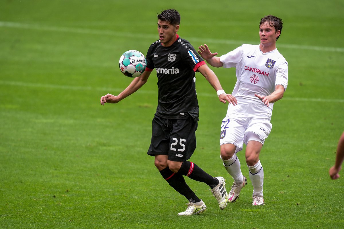 bayer04_es's tweet photo. El duelo de preparación terminó en empate. 🤜🤛

Final: #Bayer04 1⃣-1⃣ @rscanderlecht 
🇦🇷⚽️ ¡Exequiel Palacios hizo nuestro gol! ⚽️🇦🇷

#B04RSC https://t.co/c381WxSTIF