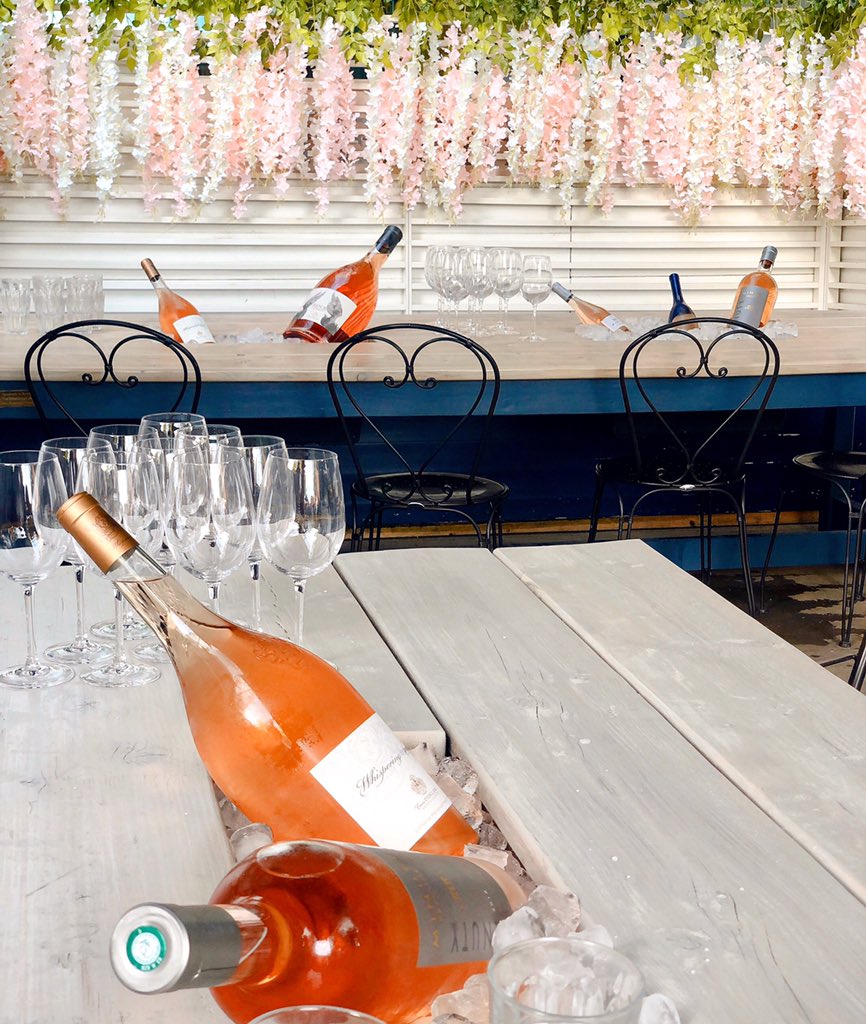 Weekend forecast showing full sunshine and we’re all here for it 🙌🏼

Book our Exclusive Garden Tables now to enjoy the last of our summer 🌸