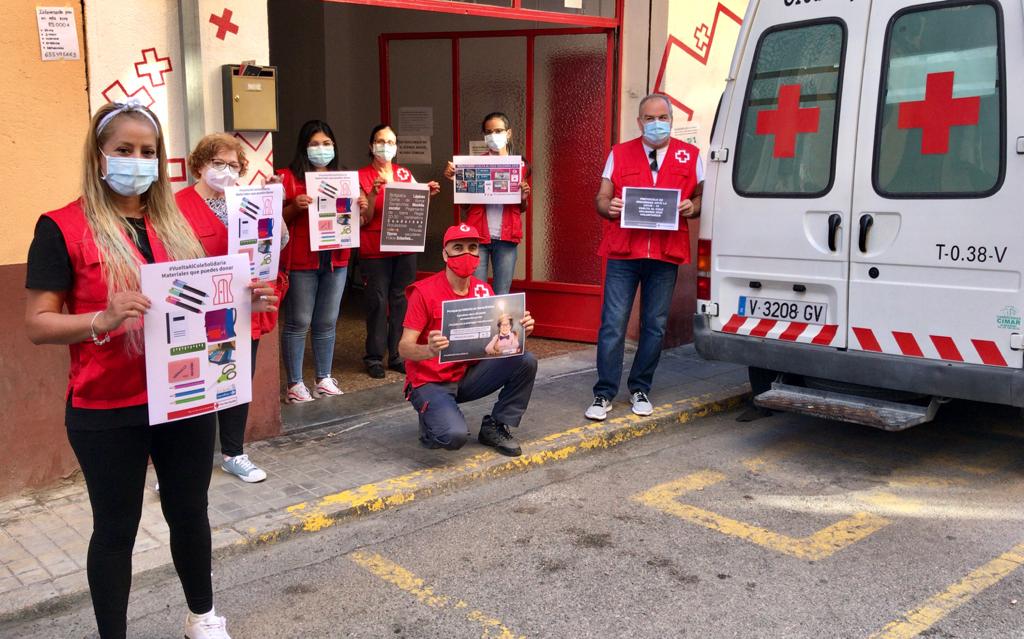 CruzRojaVLC's tweet photo. En @CarrefourES del C.C. #GranTuria se sigue trabajando para recopilar la mayor cantidad posible de material escolar.
¡Gracias por vuestra solidaridad! #VueltaAlColeSolidaria
🔜🔜Y a quienes aún no os habéis acercado... ¿Nos vemos esta tarde?😁 https://t.co/y0YP2DQHtn