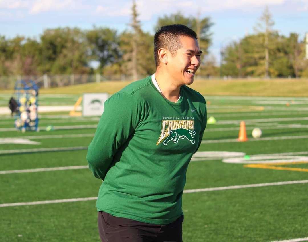 URAllKinected's tweet image. #alumnifeature @Wu__Erik 
@ReginaCougars @UofRSoccer @reginarams 
facebook.com/468559210493/p…