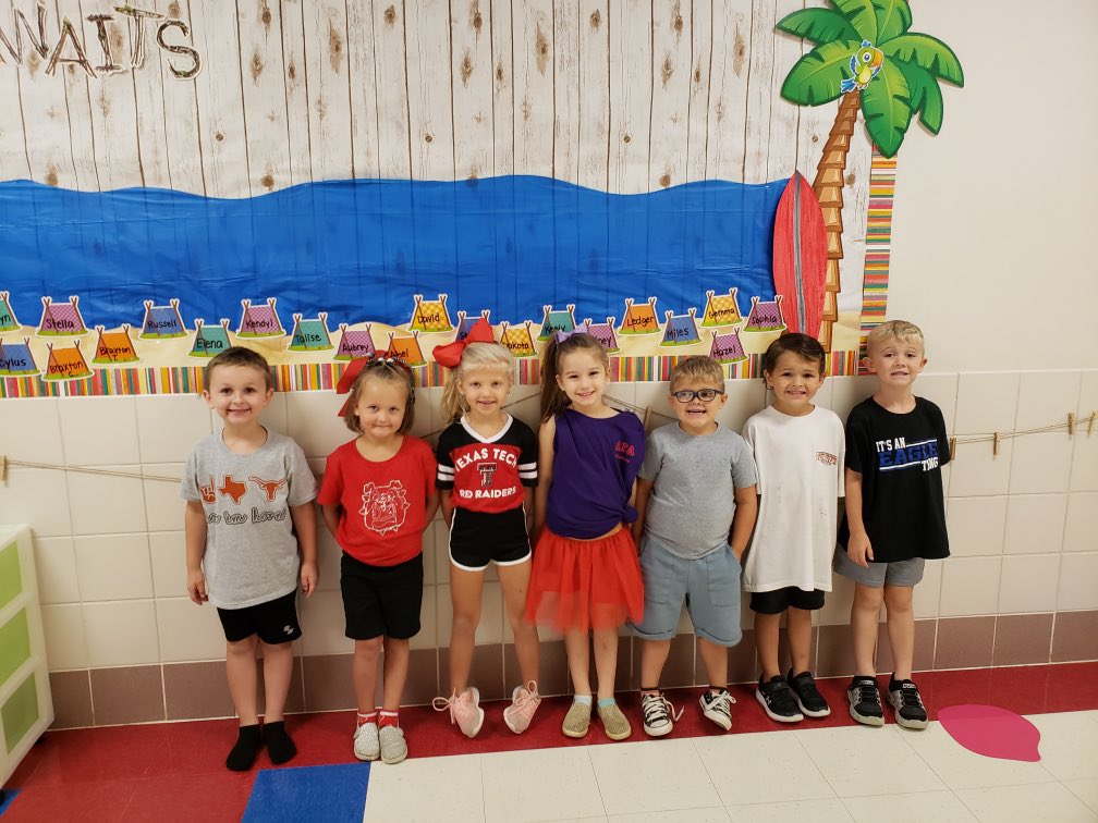 DISDCarson's tweet image. #CollegeColorsDay #carsonstars