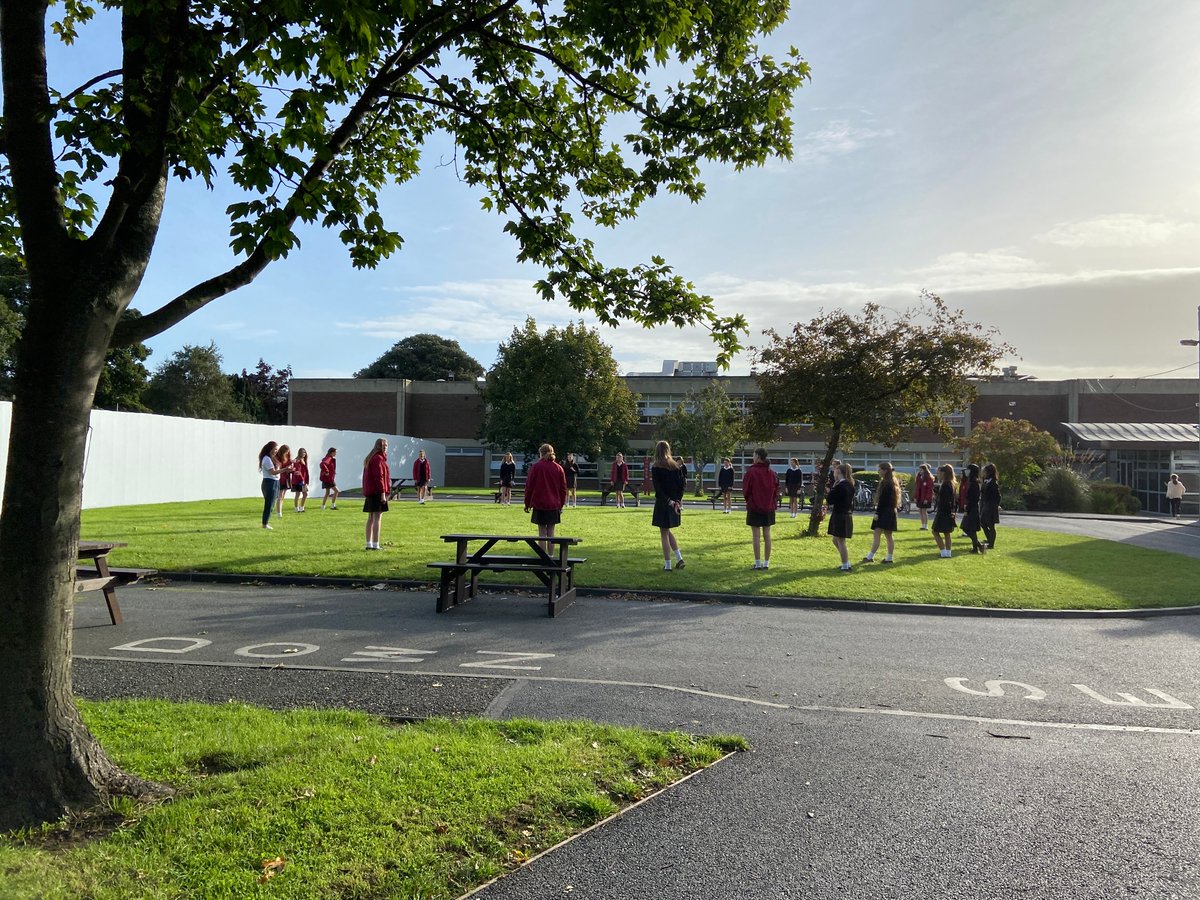 alexcollege's tweet photo. What a beautiful morning for an outdoor music lesson with @Music_at_Alex! #CreativeAlex https://t.co/PZJBs0HQJS