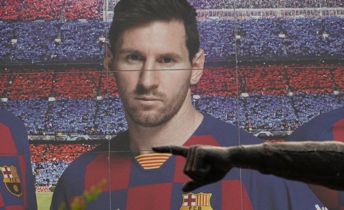 EsadeLawSchool's tweet photo. ⚽️  El culebrón jurídico del verano: el caso Messi.

Burofaxes, cláusulas liberatorias, cláusulas de rescisión...¿Tan enrevesada es la redacción de los contratos de las estrellas del fútbol como para que resulte tan difícil entenderla?

@CincoDiascom 👉  https://t.co/d1EvKnc4vT https://t.co/by8OVZMqNS