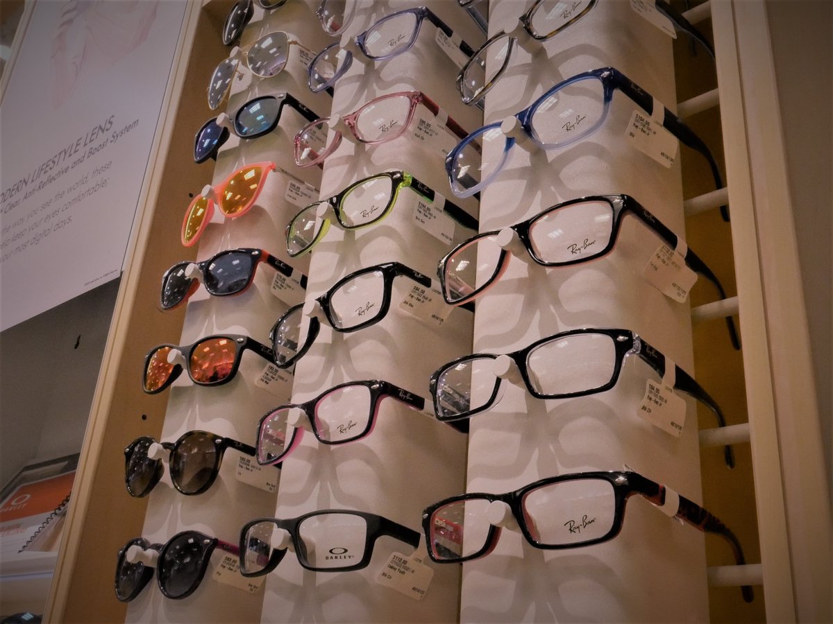 GovernorsSqMall's tweet photo. Right now get 50% off kids and teens lenses and frames with digital blue💻📱 light👓 filter! Only @LensCrafters https://t.co/yi8wQrMxfg