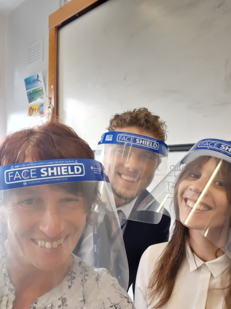 Our teaching new look! Still smiling 😷😊<a href="/allsaintsccduk/">All Saints CC</a> <a href="/MflSaavedra/">A. Saavedra</a>