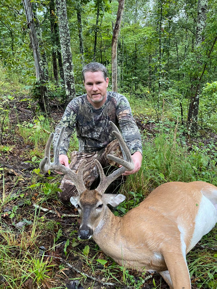 tnwildlife's tweet photo. The 2020 velvet hunt weekend has everyone fired up for the season. Parker Young and Matt Moore filled their tag. Who else had success? Share your pics in the comments. ππ»π¦
#tnwildlife
#GoOutdoorTennessee
#hunttn
#velvethunt https://t.co/SiWwPRbNcO