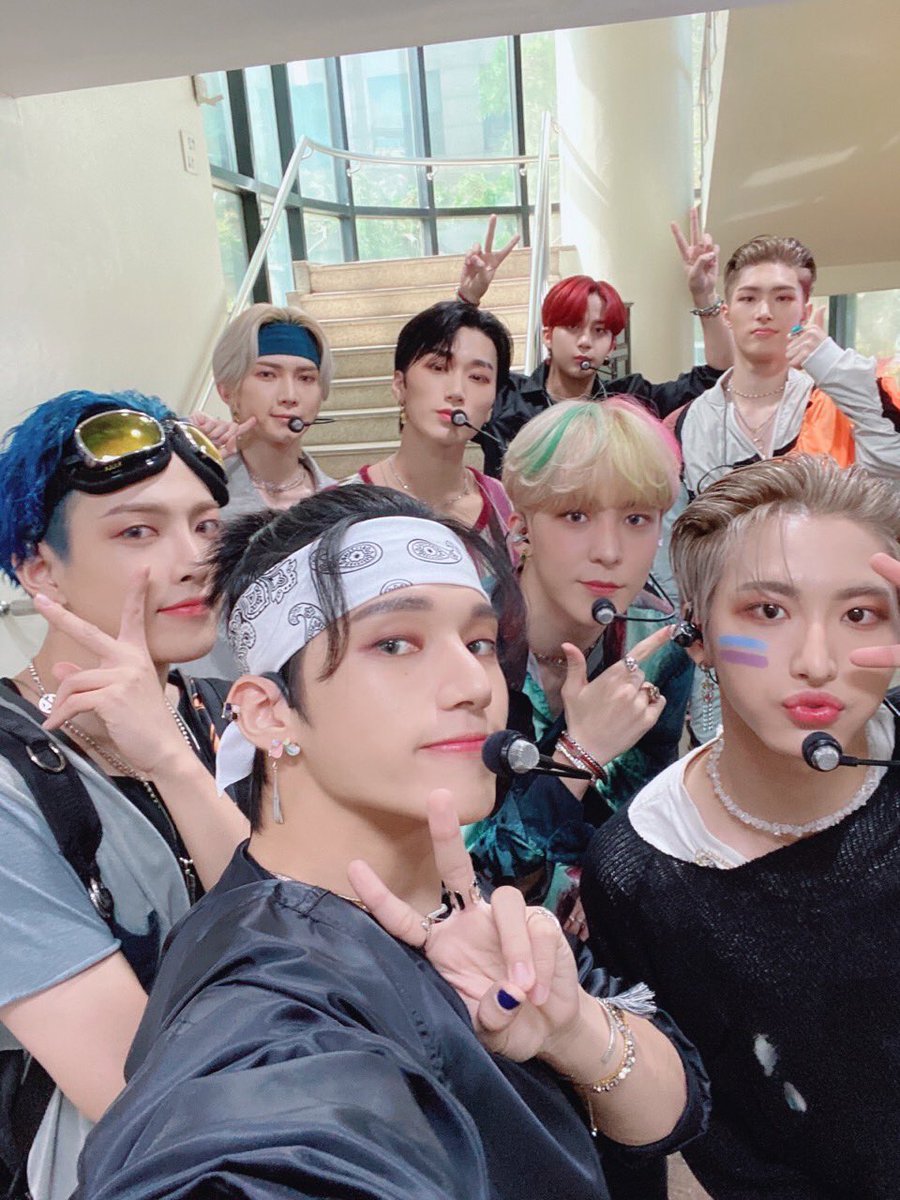 ATEEZofficial's tweet photo. [📷] TODAY ATEEZ
　
오늘 같은 불타는 금요일엔!
멋짐을 장착한 에이티즈 THANXX 무대로 마무리🔥

#TODAY_ATEEZ #ATEEZ #에이티즈 https://t.co/YpGz24nEIQ