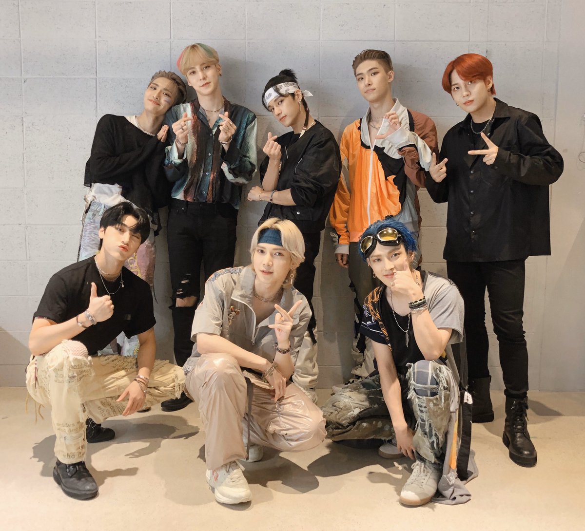 ATEEZofficial's tweet photo. [📷] TODAY ATEEZ
　
오늘 같은 불타는 금요일엔!
멋짐을 장착한 에이티즈 THANXX 무대로 마무리🔥

#TODAY_ATEEZ #ATEEZ #에이티즈 https://t.co/YpGz24nEIQ