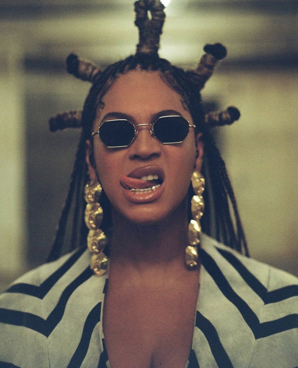 TIDAL's tweet photo. Happy birthday, @Beyonce! https://t.co/hVDUIj7qph