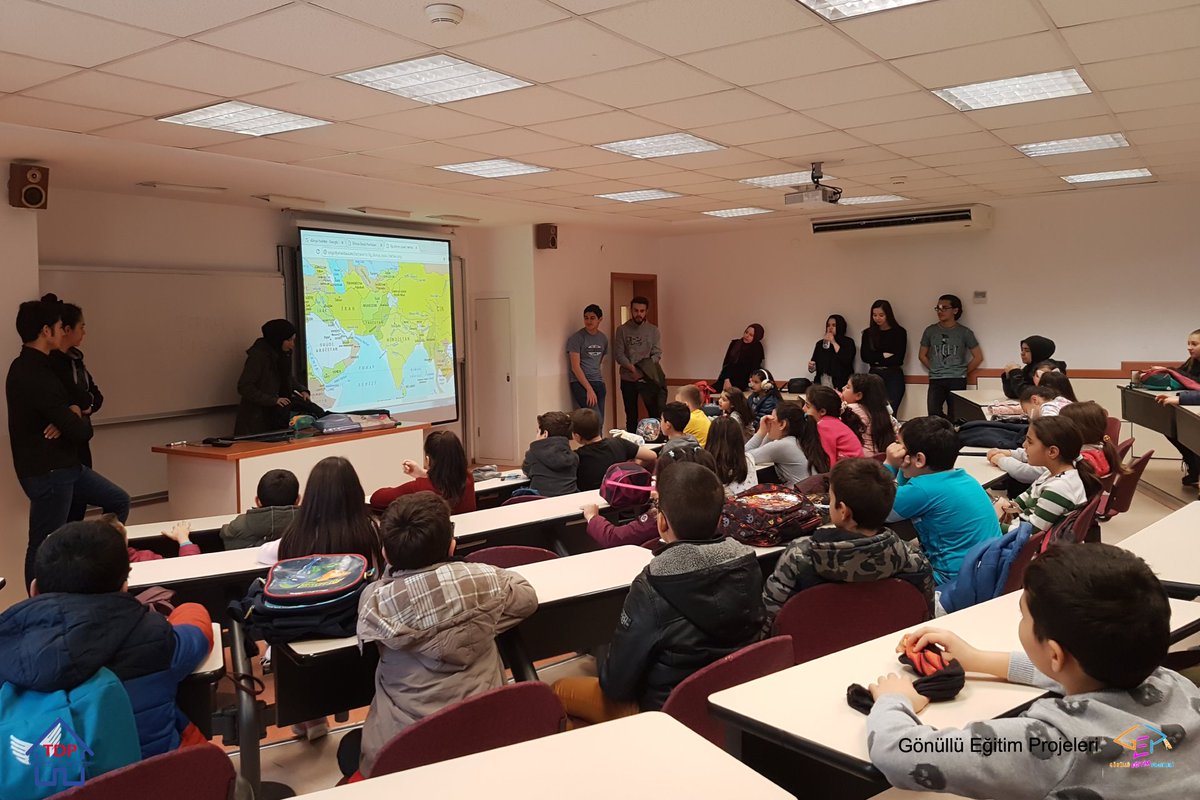 TDPBilkent's tweet photo. Gönüllü Eğitim Projeleri olarak çocukların eğitimine katkı sağlamak ve farkındalık yaratmayı hedef alan bünyemizdeki üç alt proje Okul, 29 Harf 1 Gülümseme ve Üniversite Personeli Destek Projesi ile çocukların eğitimine destek oluyoruz. 🤩💛 #iyikiTDP #bilkentliyiz https://t.co/3vYis2nLmI