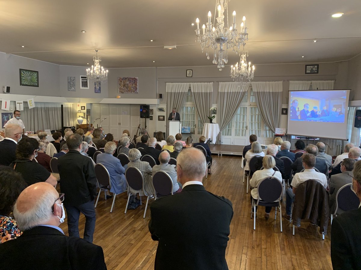 Apei_Lens's tweet photo. Départ en retraite de Richard CZAJKOWSKI, directeur général du Groupement Arras Montreuil, devant une assemblée attentive, amicale et... masquée ! https://t.co/Pnsptauvvm